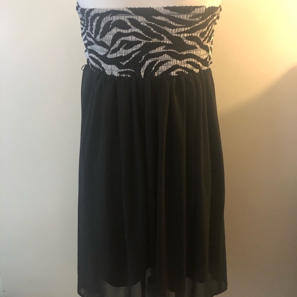 Strapless Black & White Dress - Picture 3 of 3